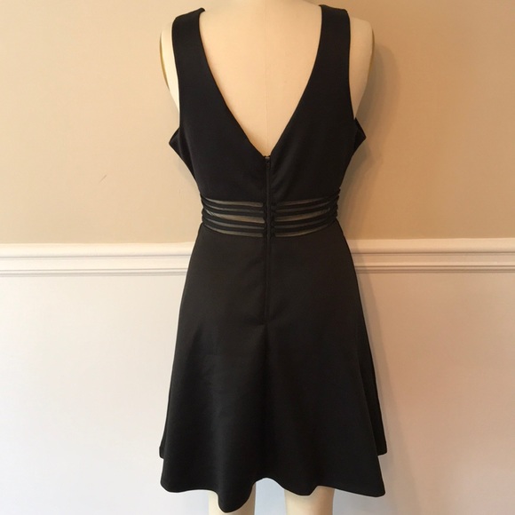 Mesh inset flare dress - Picture 4 of 4
